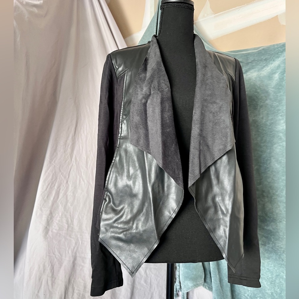 🖤 Edyson Black Faux Leather Jacket w/ Cascading Suede Lapel - Size Medium 🖤